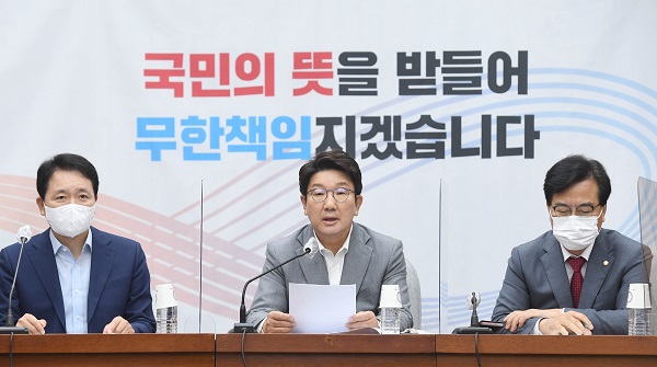 국민의힘 권성동 원내대표가 8일 서울 여의도 국회에서 열린 원내대책회의에서 발언하고 있다.(사진=연합뉴스)