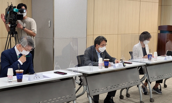 28일 오전 민주당 정필모·강민정, 무소속 민형배 의원은 서울 상암동 TBS 사옥을 방문해 이강택 대표를 비롯한 TBS 경영진과 면담을 진행했다. (사진=미디어스)