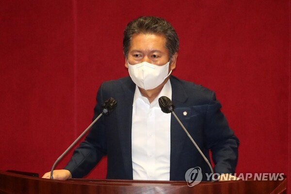 국회 과학기술정보방송통신위원장으로 선출된 정청래 의원이 지난달 22일 서울 여의도 국회에서 열린 본회의에서 당선인사를 하고 있다.(연합뉴스) 