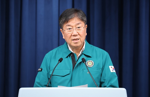 김대기 대통령 비서실장이 7일 오후 서울 용산 대통령실 청사에서 신임 보건복지부 장관에 조규홍 제1차관을 내정했다고 밝히고 있다. (사진=연합뉴스)