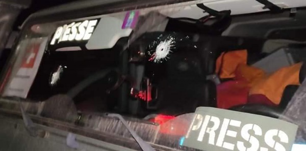 우크라이나 취재진에게 총격 가하는 러시아군- PRESS 표식을 해두었지만 공격당한 차량 (사진제공=RSF)