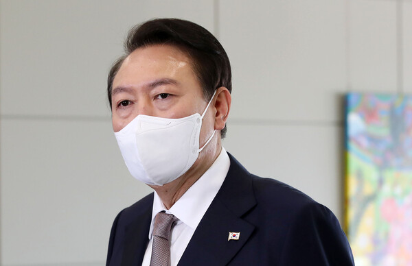 윤석열 대통령이 20일 오전 서울 용산 대통령실 청사로 출근, 현안과 관련해 발언하고 있다.(사진=연합뉴스)