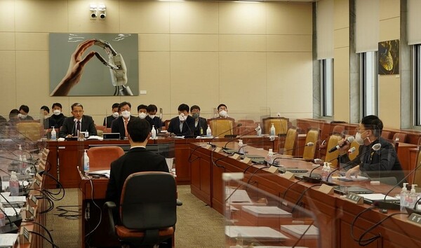 박주민 더불어민주당 의원이 15일 국회 과학기술정보방송통신위원회 법안심사소위원회에 참석해 발언하고 있다(사진=박주민 의원실)