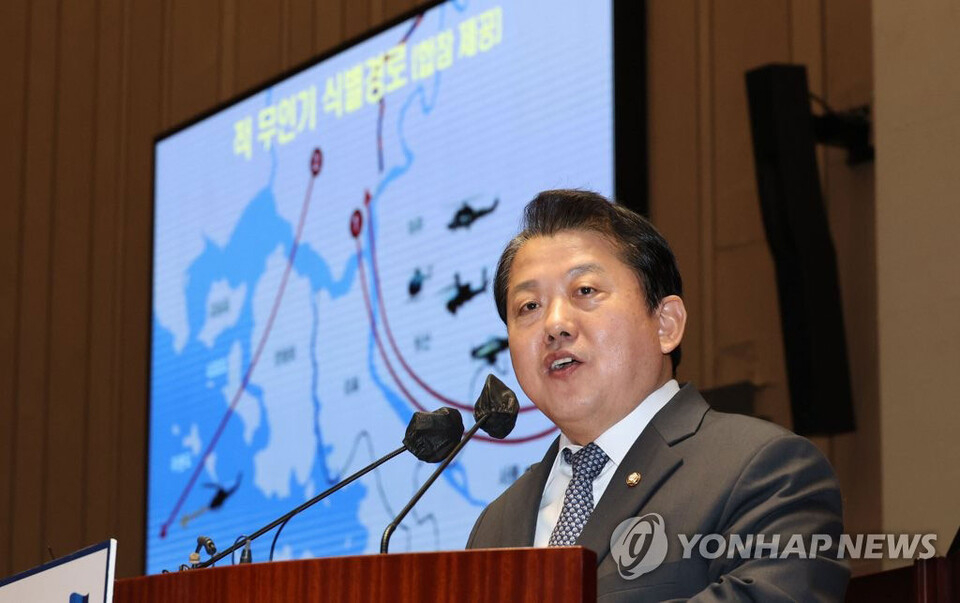 더불어민주당 김병주 의원이 6일 오후 서울 여의도 국회에서 열린 의원총회에서 북한 무인기 침투 사건 관련 발언을 하고 있다. Ⓒ연합뉴스