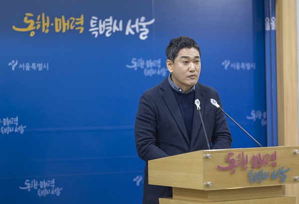 오신환 서울시 정무부시장이 7일 오전 서울시청에서 이태원 추모공간 관련 입장 브리핑을 하고 있다.(사진=연합뉴스)