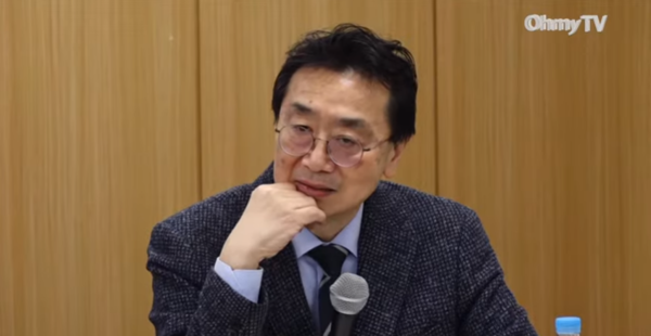 언론정보학회가 8일 '누가 언론자유를 위협하는가?: 언론 위기의 근원과 본질에 대한 성찰' 세미나를 개최했다. 원용진 서강대 교수 발언 장면(사진=언론정보학회)