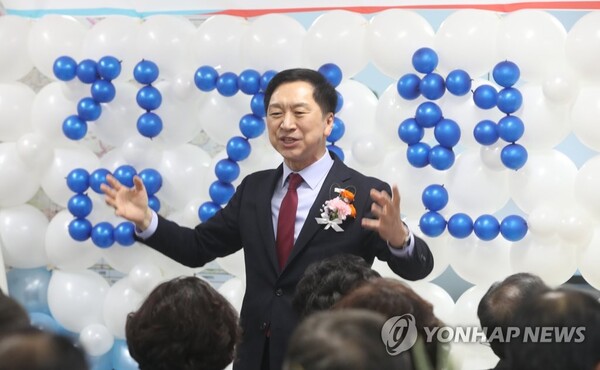 국민의힘 3·8 전당대회에 나선 김기현 의원이 12일 경남 창원에서 열린 의창구 당원간담회에서 발언을 하고 있다.(연합뉴스) 