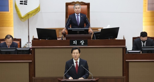 오세훈 서울시장이  20일 서울시의회(의장 김현기)에서 열린 제316회 임시회 제1차 본회의에서 업무보고를 하고 있다 (사진=연합뉴스)