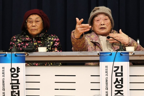 7일 오후 국회 의원회관에서 일제 강제동원 피해자인 양금덕 할머니와 김성주 할머니가 강제동원 정부 해법을 규탄하고 일본의 사죄 배상을 촉구하는 기자회견을 열고 있다 (사진=연합뉴스)