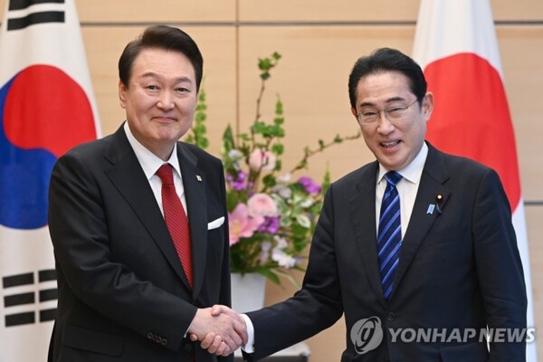 윤석열 대통령(왼쪽)과 기시다 후미오 일본 총리. (사진=연합뉴스)
