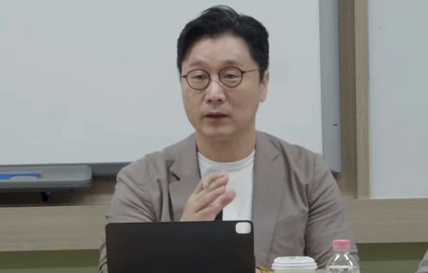 정준희 한양대 겸임교수 (언론정보학회 유튜브 중계화면 갈무리)