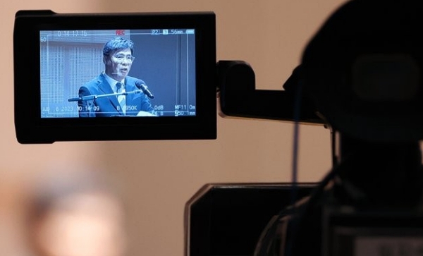 김의철 KBS 사장이 8일 오전 서울 여의도 KBS 아트홀에서 수신료 분리 징수 권고와 관련한 KBS의 입장을 밝히고 있다 (사진=연합뉴스)