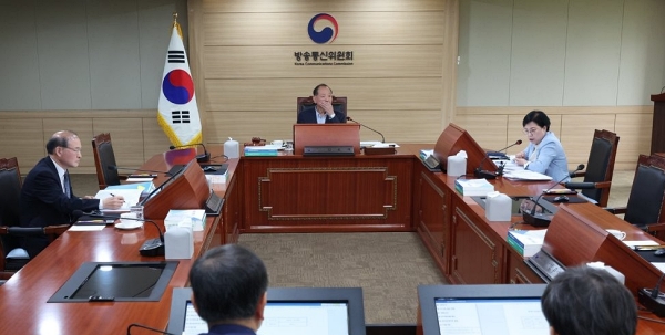 14일 오전 정부과천청사에서 열린 방송통신위원회 전체회의 (사진=연합뉴스)
