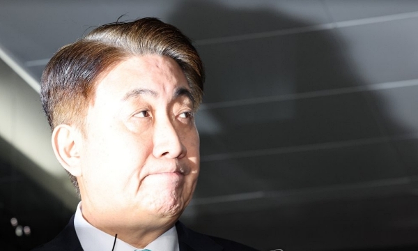 이동관 방송통신위원장 후보자가 11일 오후 정부과천청사 인근에 마련된 인사청문준비단 사무실로 출근하고 있다 (사진=연합뉴스)