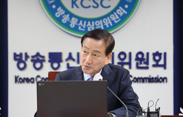 류희림 방송통신심의위원회 위원장이 12일 오전 서울 양천구 방심위에서 뉴스타파의 김만배 인터뷰를 인용한 방송보도의 적절성을 심의하기 위해 열린 방송심의소위에서 발언하고 있다 (사진=연합뉴스)