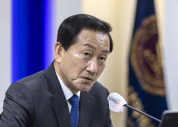 류희림 방송통신심의위원장이 25일 오후 서울 양천구 방송통신심의위원회에서 열린 20회 회의에서 발언하고 있다.(사진=연합뉴스)