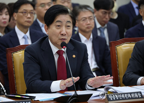 이동관 방송통신위원장이 26일 국회 과학기술정보방송통신위원회에서 답변하고 있다. (서울=연합뉴스)