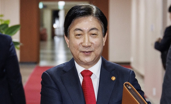 이동관 방송통신위원장이 국무회의에 참석하는 모습 (사진=연합뉴스)