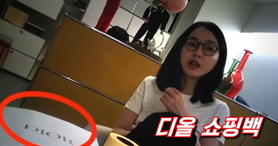 유튜브 채널 ‘서울의소리’는 지난해 11월 27일 윤석열 대통령 배우자 김건희 씨가 명품백을 수수했다는 의혹을 제기하며 관련 영상을 공개했다