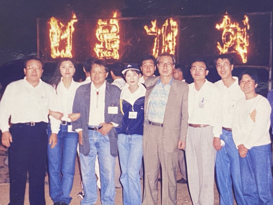 KBS 노동조합 활동가 시절의 박영선 위원장(가운데). (사진=박영선 위원장 제공)