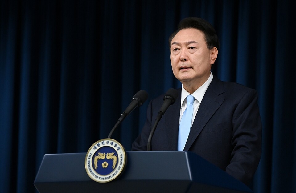 윤석열 대통령이 1일 서울 용산 대통령실 청사에서 의료개혁 관련 '국민께 드리는 말씀'을 하고 있다 (연합뉴스=대통령실)