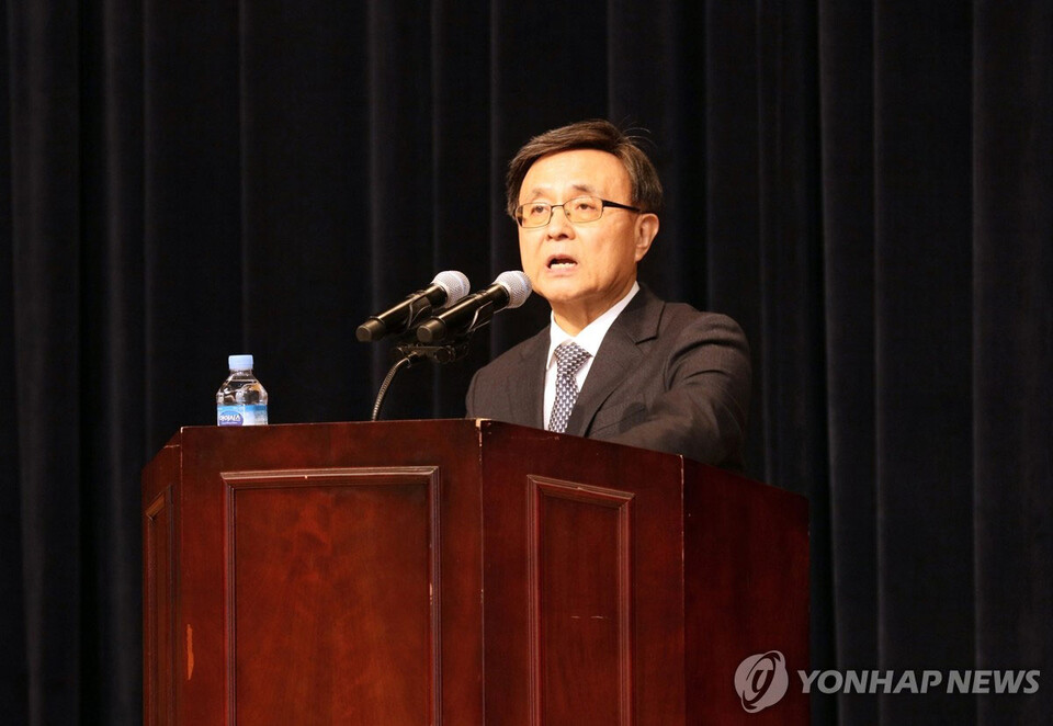 김백 신임 YTN 사장이 1일 서울 마포구 YTN 본사 미디어홀에서 열린 취임식에서 취임사하고 있다. [YTN 제공=연합뉴스]