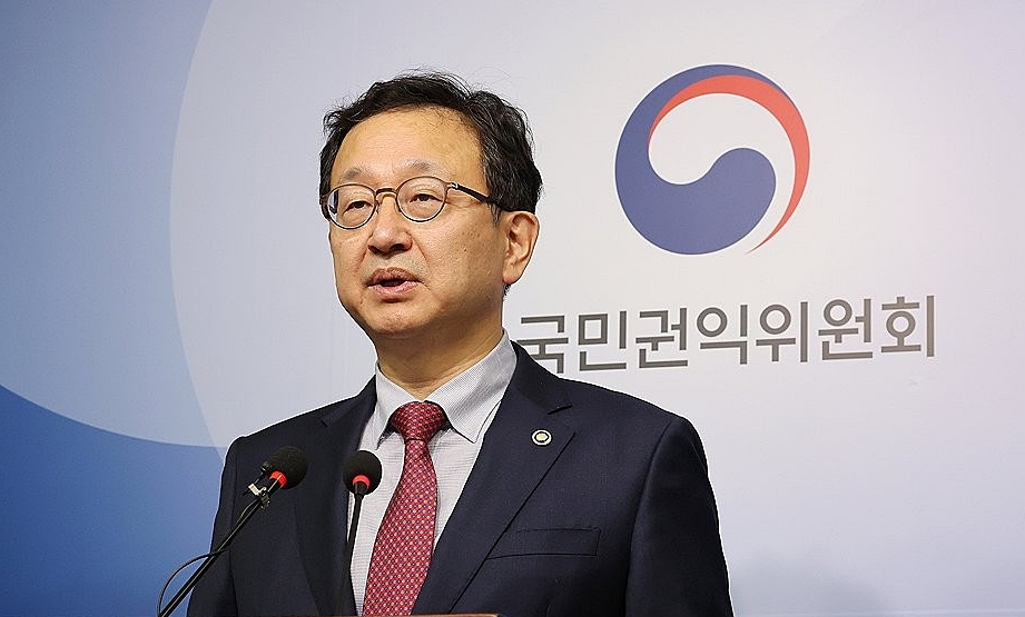 지난해 11월 21일 정승윤 국민권익위원회 부위원장 겸 사무처장이 정부세종청사에서 방송문화진흥회 이사장 및 이사의 청탁금지법 등 위반 의혹 신고사건 조사 결과를 발표하는 모습 (사진=연합뉴스)