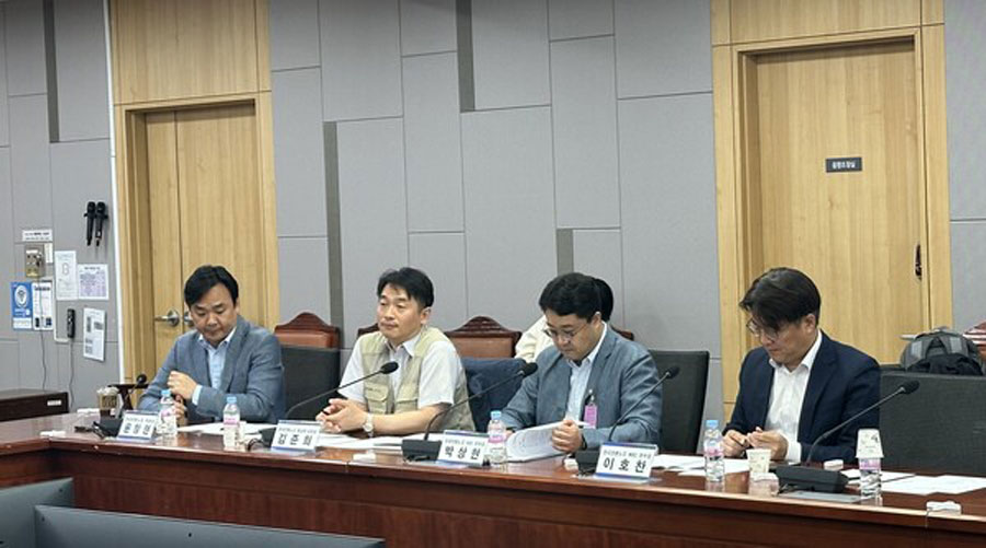 30일 국회 의원회관에서 더불어민주당 언론자유대책특별위원회 주최로 윤석열 정부 언론장악 저지 긴급 현안 간담회가 열리고 있다. (서울=연합뉴스)