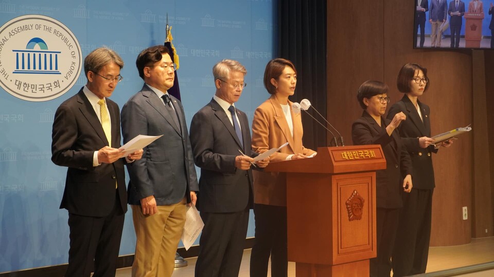 더불어민주당 과방위원들(사진출처=고민정 의원 페이스북)