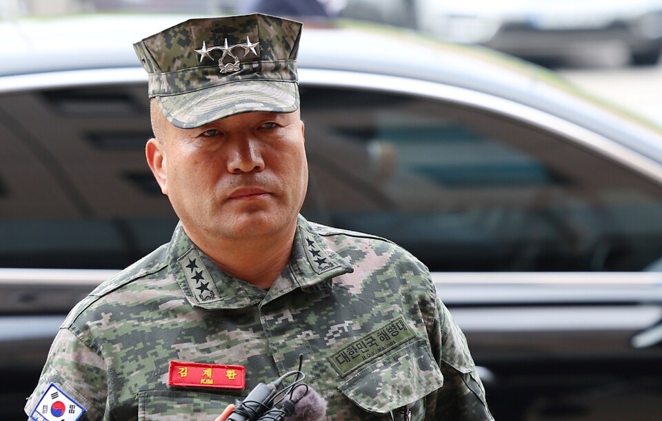 김계환 해병대 사령관이 지난 21일 오전 해병대 채모 상병 순직 사건 수사외압 의혹 관련 조사를 받기 위해 정부과천청사 고위공직자범죄수사처(공수처)로 출석하고 있다 (사진=연합뉴스)