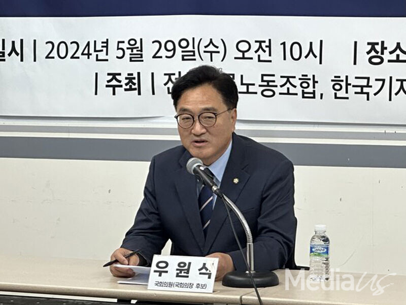 우원식 국회의장 후보가 29일 서울 중구 한국프레스센터 전국언론노동조합에서 열린 언론개혁 간담회에서 발언하고 있다.(사진=미디어스)