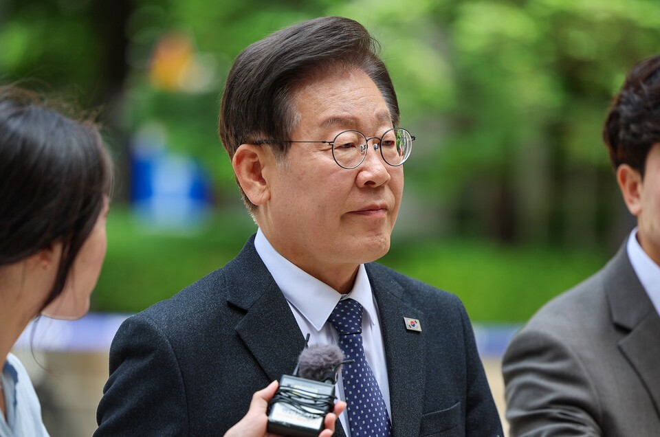 더불어민주당 이재명 대표가 지난달 27일  서울 서초구 서울중앙지방법원에서 열리는 `공직선거법 재판 위증교사 의혹' 관련 1심 속행 공판에 출석하는 모습 (사진=연합뉴스)