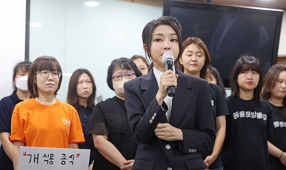 윤석열 대통령 배우자 김건희 씨가 지난해 8월 30일 서울 중구 프레스센터에서 열린 개 식용 종식 촉구 기자회견에 참석해 발언하는 모습 (사진=연합뉴스)