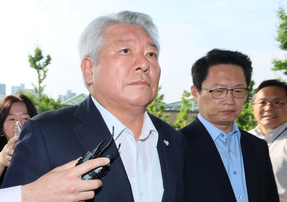 김홍일 방송통신위원장이 28일 출근하는 모습 (사진=연합뉴스)