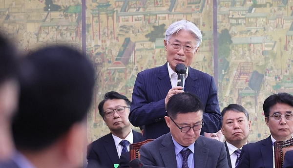 표완수 언론진흥재단 이사장이 지난해 10월 17일 국회 문화체육관광위원회에서 열린 한국콘텐츠진흥원, 한국문화정보원 등에 대한 국정감사에서 의원 질의에 답변하고 있다 (사진=연합뉴스)