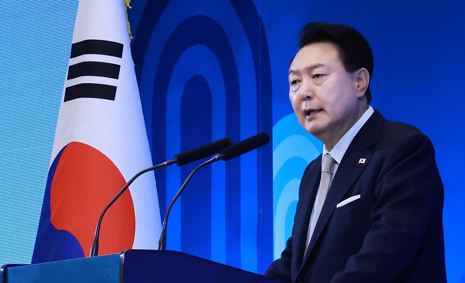 윤석열 대통령이 8일(현지시간) 미국 하와이 호놀룰루 쉐라톤 와이키키 호텔에서 열린 동포간담회에서 인사말을 하고 있다 (사진=연합뉴스)