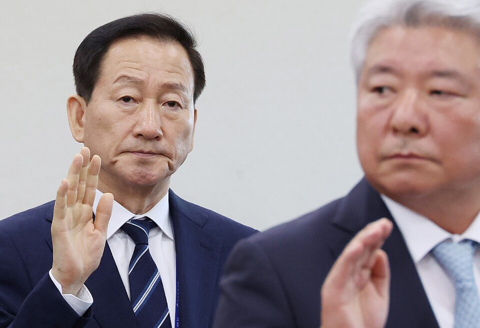 지난달 25일 국회 과학기술정보방송통신위원회 전체회의에서 류희림 방송통신심의위원장이 선서를 하는 모습(사진=연합뉴스)