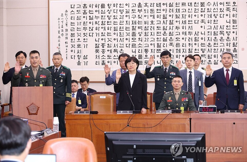 임성근 전 해병대 1사단장이 19일 국회 법제사법위원회에서 열린 '윤석열 대통령 탄핵소추안 발의 요청' 국민동의 청원 관련 청문회에서 증인선서를 거부한 채 자리에 앉아 있다. (사진=연합뉴스)