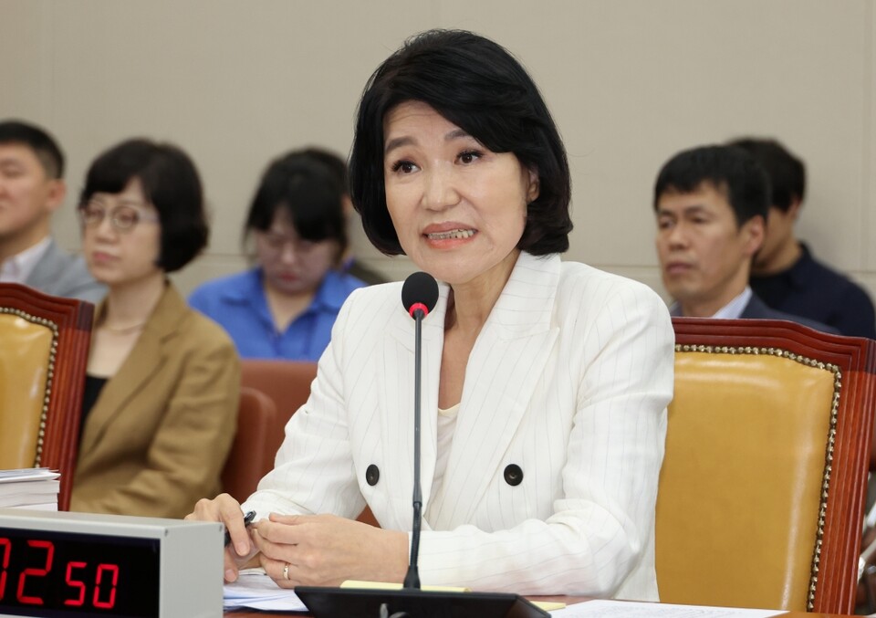 이진숙 방송통신위원장 후보자가 24일 국회 과학기술정보방송통신위원회에서 열린 인사청문회에서 위원의 질의에 답하고 있다 (사진=연합뉴스)