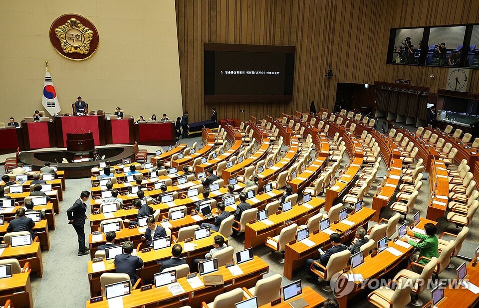 2일 오후 국회 본회의에서 이진숙 방송통신위원회 위원장 탄핵소추안이 통과되고 있다.(사진=연합뉴스)