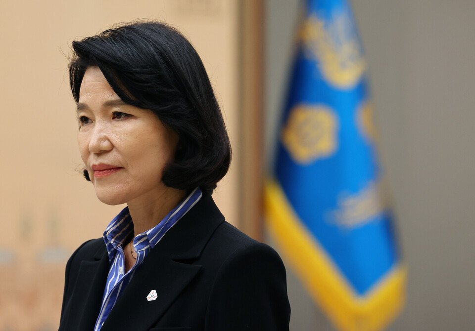 이진숙 방송통신위원장이 1일 서울 용산 대통령실 청사에서 열린 임명장 수여식에 참석, 행사 시작을 기다리고 있다 (대통령실통신사진기자단=연합뉴스)