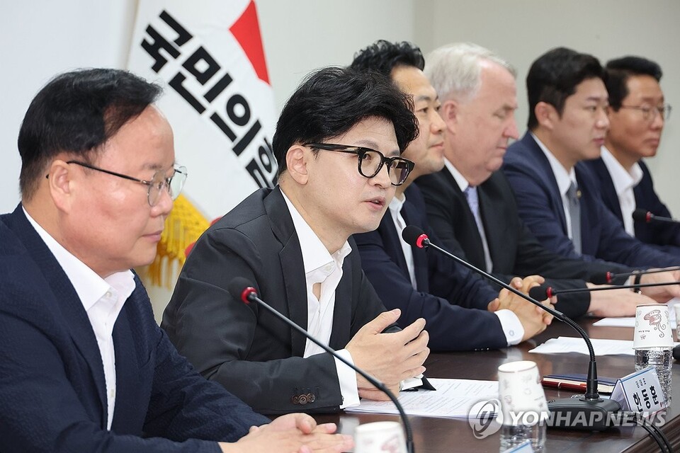 국민의힘 한동훈 대표가 8일 오전 서울 여의도 당사에서 열린 최고위원회의에서 발언하고 있다.(연합뉴스)