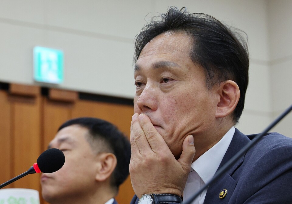 14일 오전 국회에서 열린 과학기술정보방송통신위원회의 '불법적 방송문화진흥회 이사 선임 등 방송장악 관련' 청문회에 참석한 김태규 방송통신위원장 직무대행이 참석한 모습 (사진=연합뉴스)