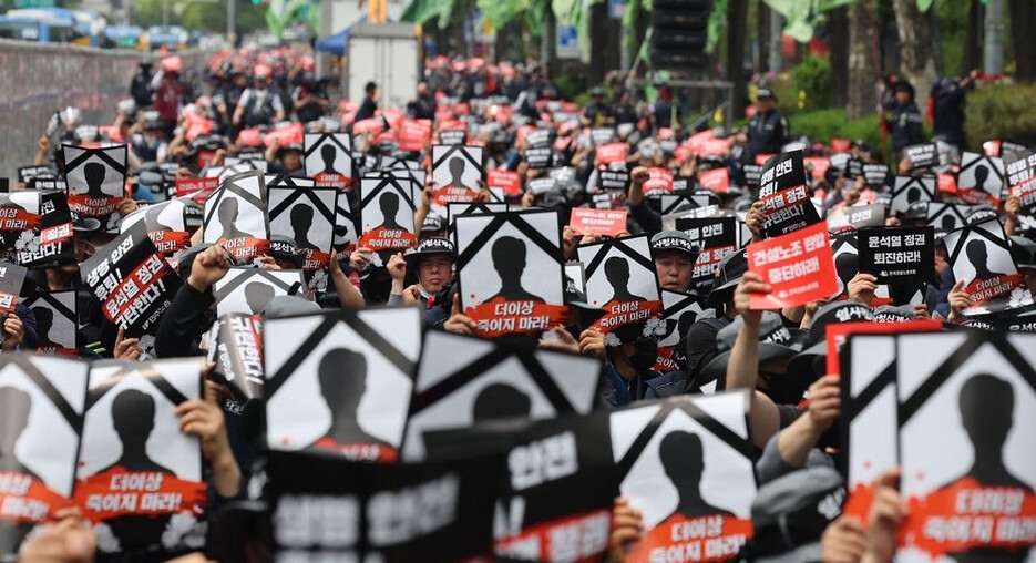 지난해 5월 서울 용산 대통령실 인근 한강대로에서 민주노총 건설노조 관계자 등이 정부규탄 총력투쟁 결의대회를 하는 모습(사진=연합뉴스)