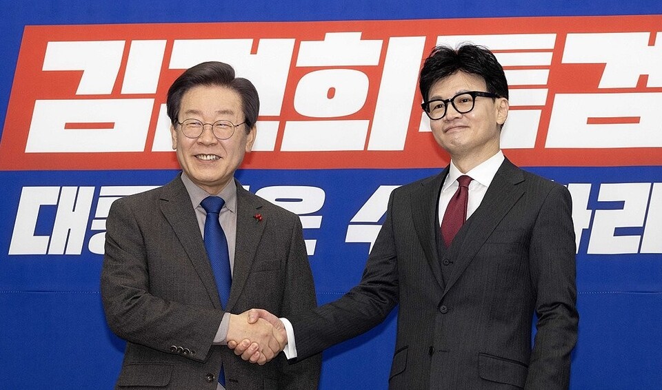 지난해 12월 29일 당시 더불어민주당 이재명 대표와 국민의힘 한동훈 비상대책위원장이 국회 민주당 대표실에서 만난 모습 (사진=연합뉴스)