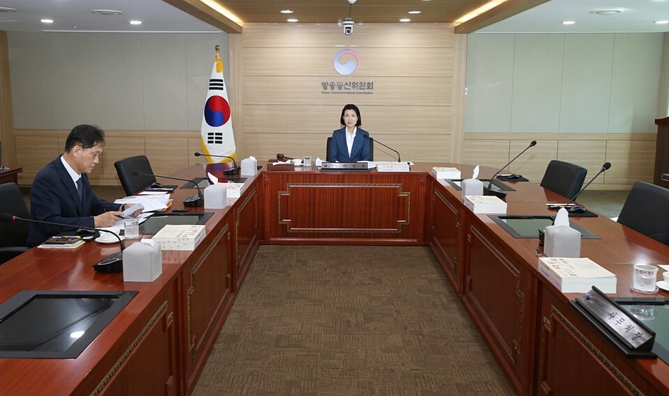 지난 7월 31일 방송통신위원회 이진숙 위원장과 김태규 부위원장이 비공개 전체회의를 열고 공영방송 이사 선임을 논의하는 모습 (사진=방송통신위원회)