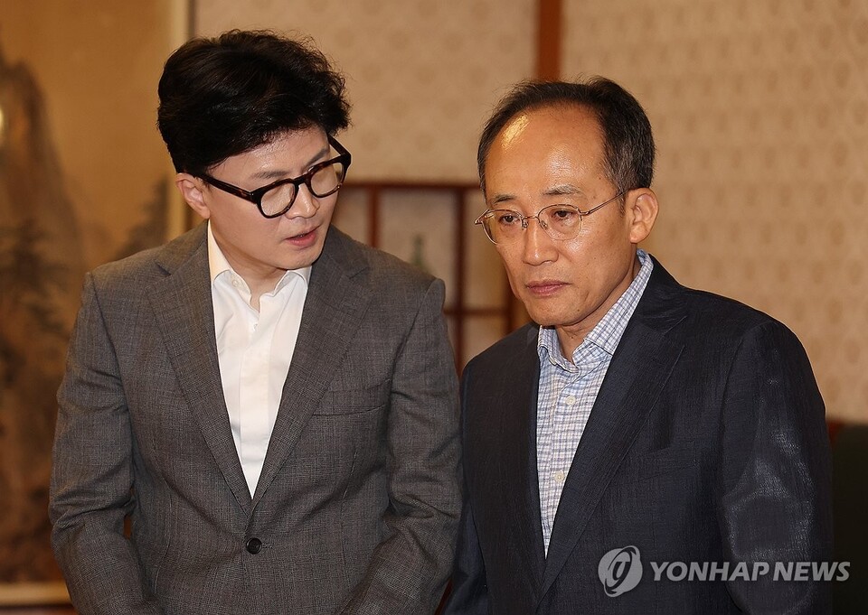 추경호 원내대표와 대화 나누는 한동훈 대표(사진=연합뉴스)
