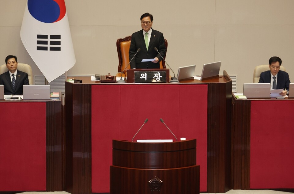 우원식 국회의장이 4일 국회에서 열린 본회의에서 2025년도 예산안 및 기금운용계획안에 대한 시정연설에 불참한 윤석열 대통령에 대해 유감을 표명하고 있다 (사진=연합뉴스)