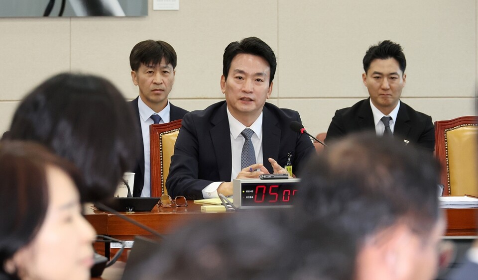 박장범 KBS 사장후보자가 18일 오전 국회 과학기술정보방송통신위원회에서 열린 인사청문회에서 의원들의 질의에 답변하고 있다 (사진=연합뉴스)