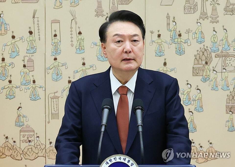 윤석열 대통령이 27일 서울 용산 대통령실 청사에서 열린 중장 진급·보직 신고 및 삼정검 수치 수여식에서 격려사를 하고 있다.(사진=연합뉴스)